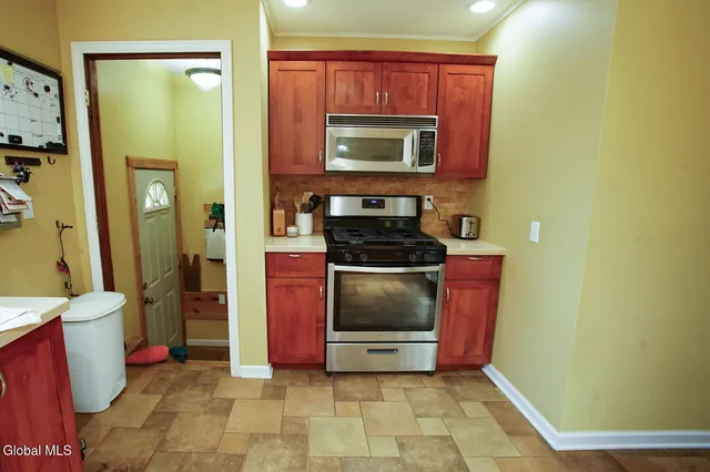 $2,800 | 48 Smith Bridge Road, Saratoga Springs, NY 12866