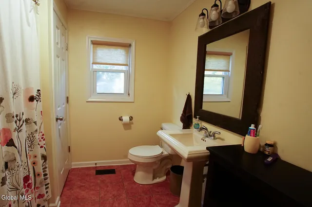 $2,800 | 48 Smith Bridge Road, Saratoga Springs, NY 12866