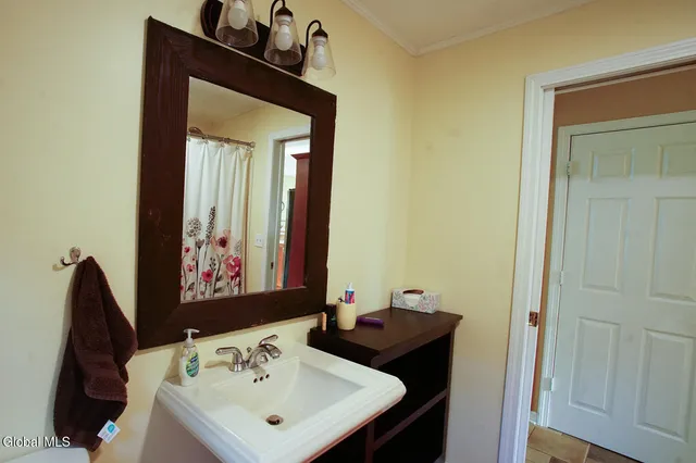 $2,800 | 48 Smith Bridge Road, Saratoga Springs, NY 12866