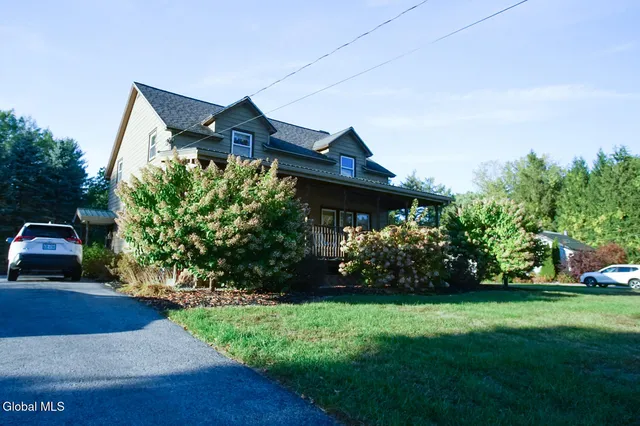 $2,800 | 48 Smith Bridge Road, Saratoga Springs, NY 12866