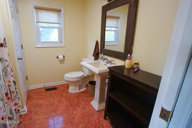 $2,800 | 48 Smith Bridge Road, Saratoga Springs, NY 12866