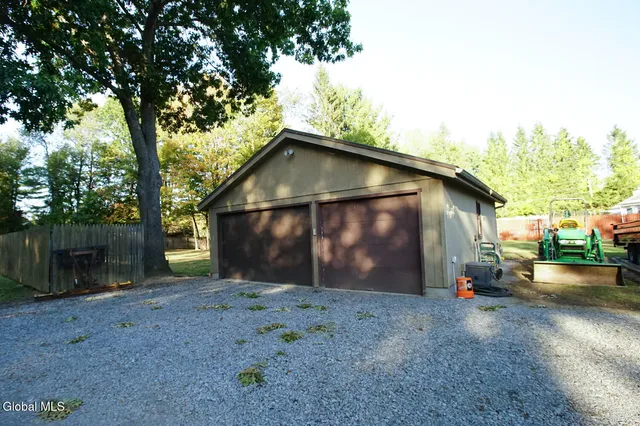 $2,800 | 48 Smith Bridge Road, Saratoga Springs, NY 12866