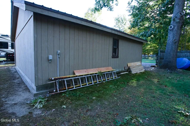 $2,800 | 48 Smith Bridge Road, Saratoga Springs, NY 12866