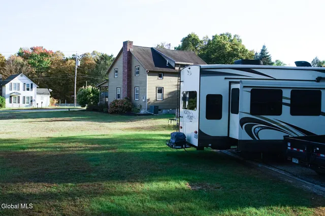 $2,800 | 48 Smith Bridge Road, Saratoga Springs, NY 12866