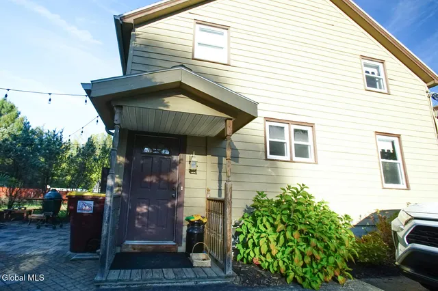 $2,800 | 48 Smith Bridge Road, Saratoga Springs, NY 12866