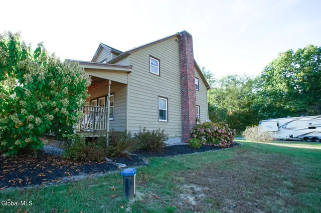 $2,800 | 48 Smith Bridge Road, Saratoga Springs, NY 12866