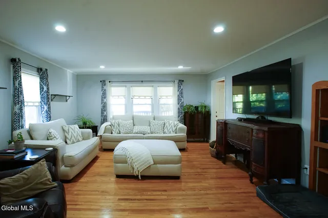 $2,800 | 48 Smith Bridge Road, Saratoga Springs, NY 12866