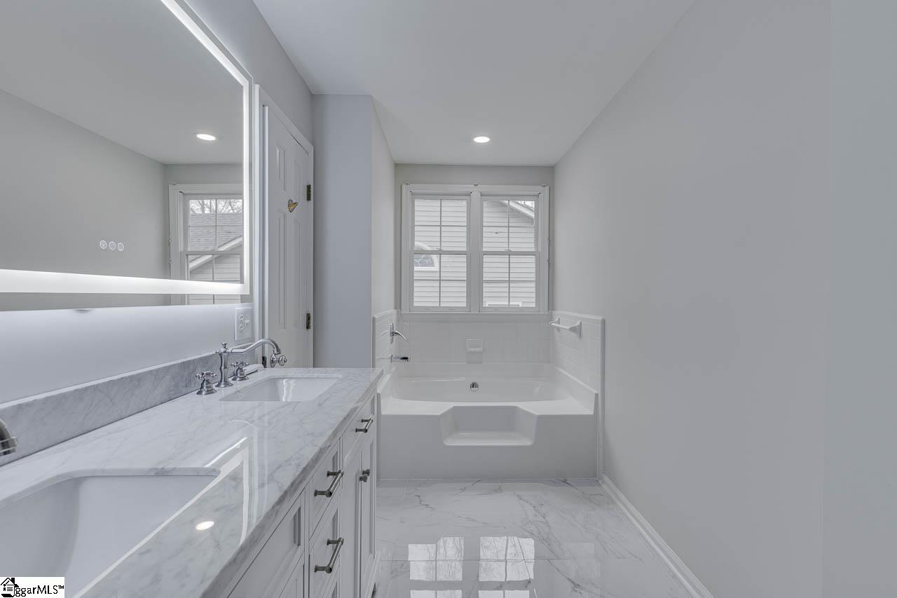 112 Brown Lane Simpsonville, SC 29681 - Photo 8 of 49