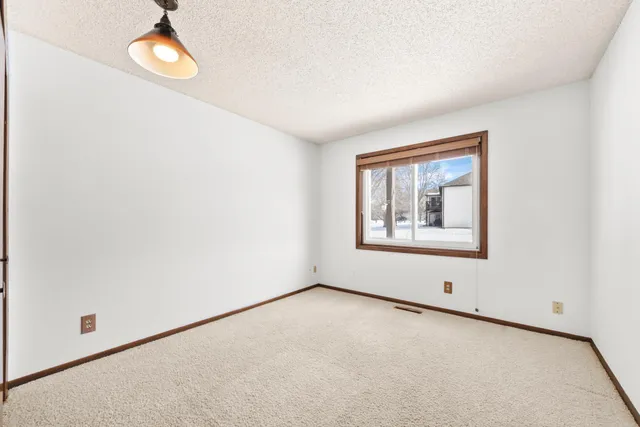 $200,000 | 4322 Evergreen Drive, Unit 708, Vadnais Heights, MN 55127