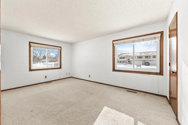 $200,000 | 4322 Evergreen Drive, Unit 708, Vadnais Heights, MN 55127