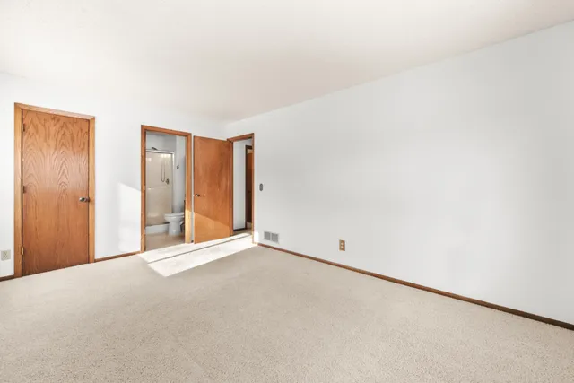 $200,000 | 4322 Evergreen Drive, Unit 708, Vadnais Heights, MN 55127