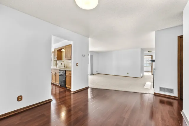 $200,000 | 4322 Evergreen Drive, Unit 708, Vadnais Heights, MN 55127