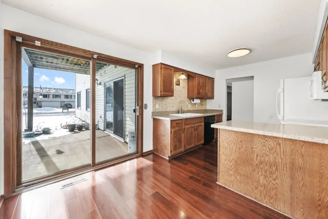 $200,000 | 4322 Evergreen Drive, Unit 708, Vadnais Heights, MN 55127