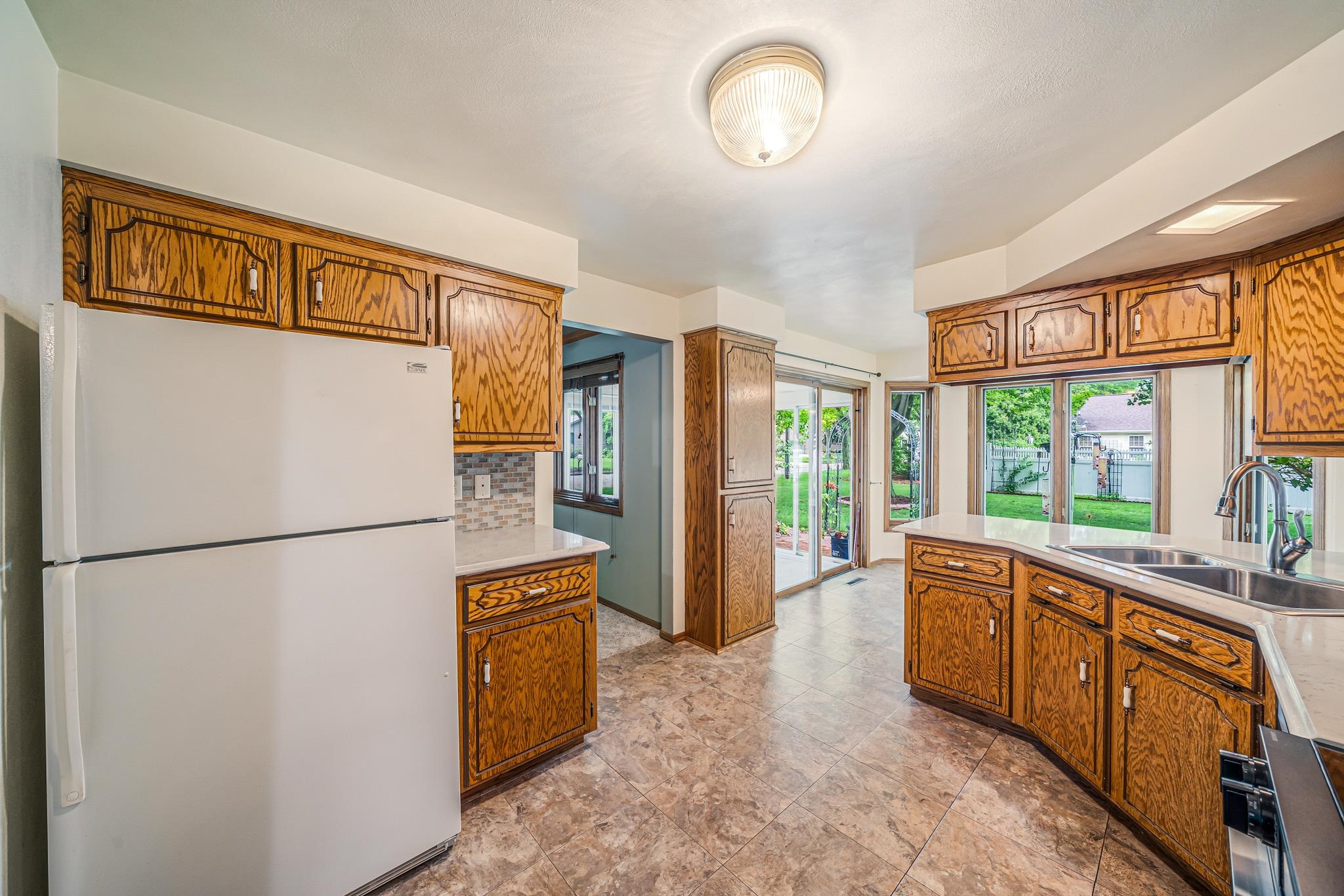 46 Kensington Court Appleton, WI 54915 - Photo 5 of 51