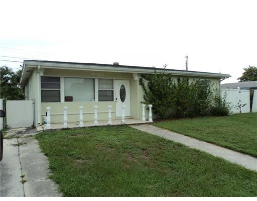 6160 Lawrence Road Lake Worth, FL 33462 - Photo 1 of 15 Exterior Front