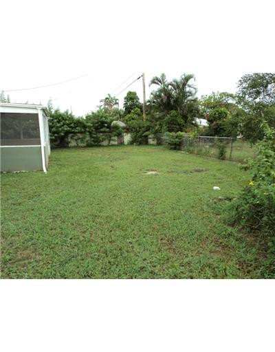 6160 Lawrence Road Lake Worth, FL 33462 - Photo 7 of 15 Exterior Back