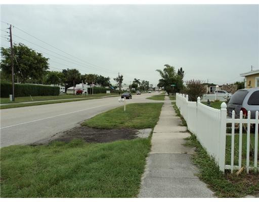 6160 Lawrence Road Lake Worth, FL 33462 - Photo 8 of 15 Exterior Front