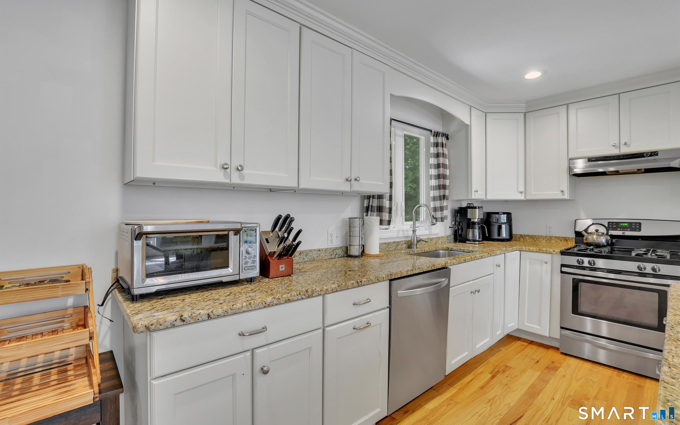 25 Gale Road Bloomfield, CT 06002 - Photo 9 of 36 Gallery Image 9
