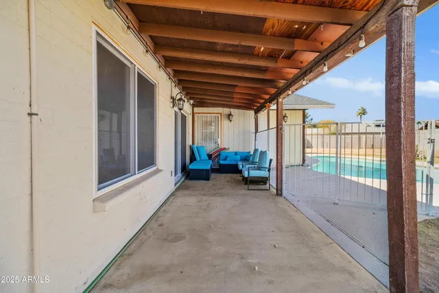 a bathroom with a tub