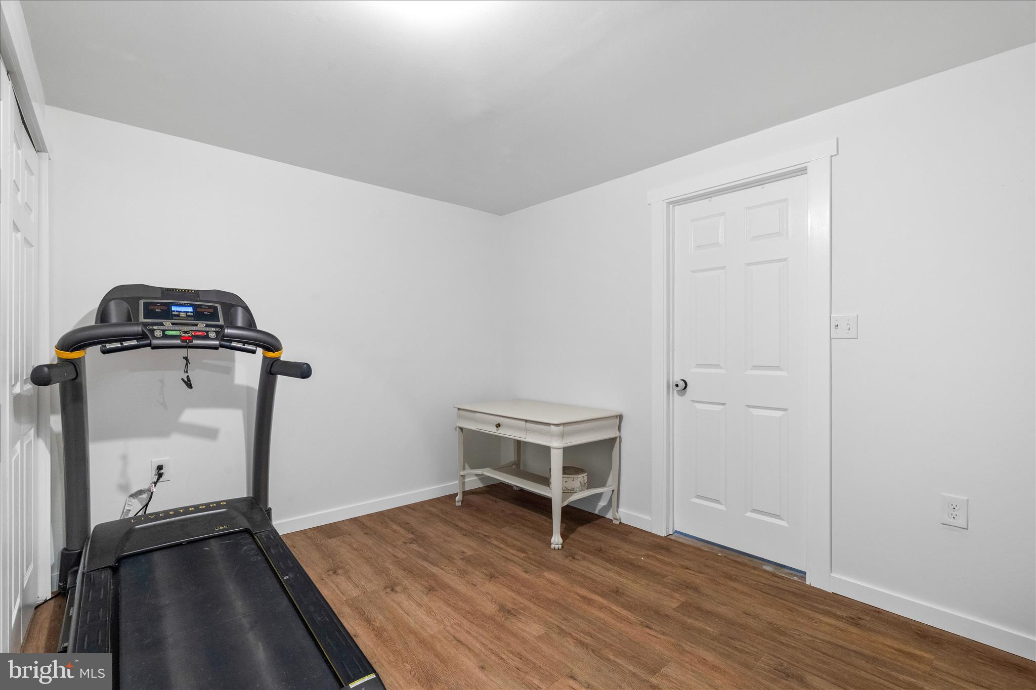 7997 Pleasant Court Frederick, MD 21701 - Photo 38 of 78 a view of a livingroom with wooden floor and a sink