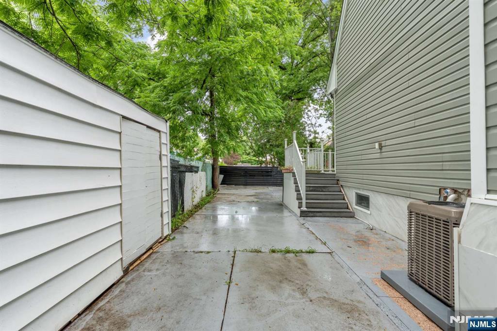 234 Liberty Road Teaneck, NJ 07666 - Photo 5 of 25