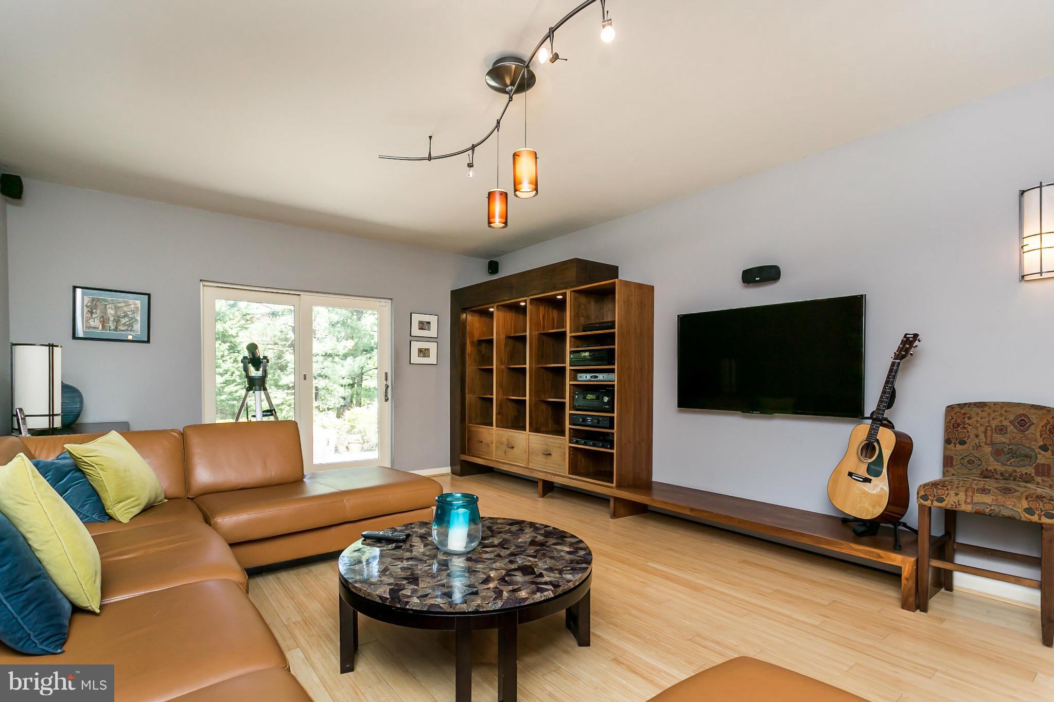 2916 Old Court Road Pikesville, MD 21208 - Photo 6 of 30 Family Room