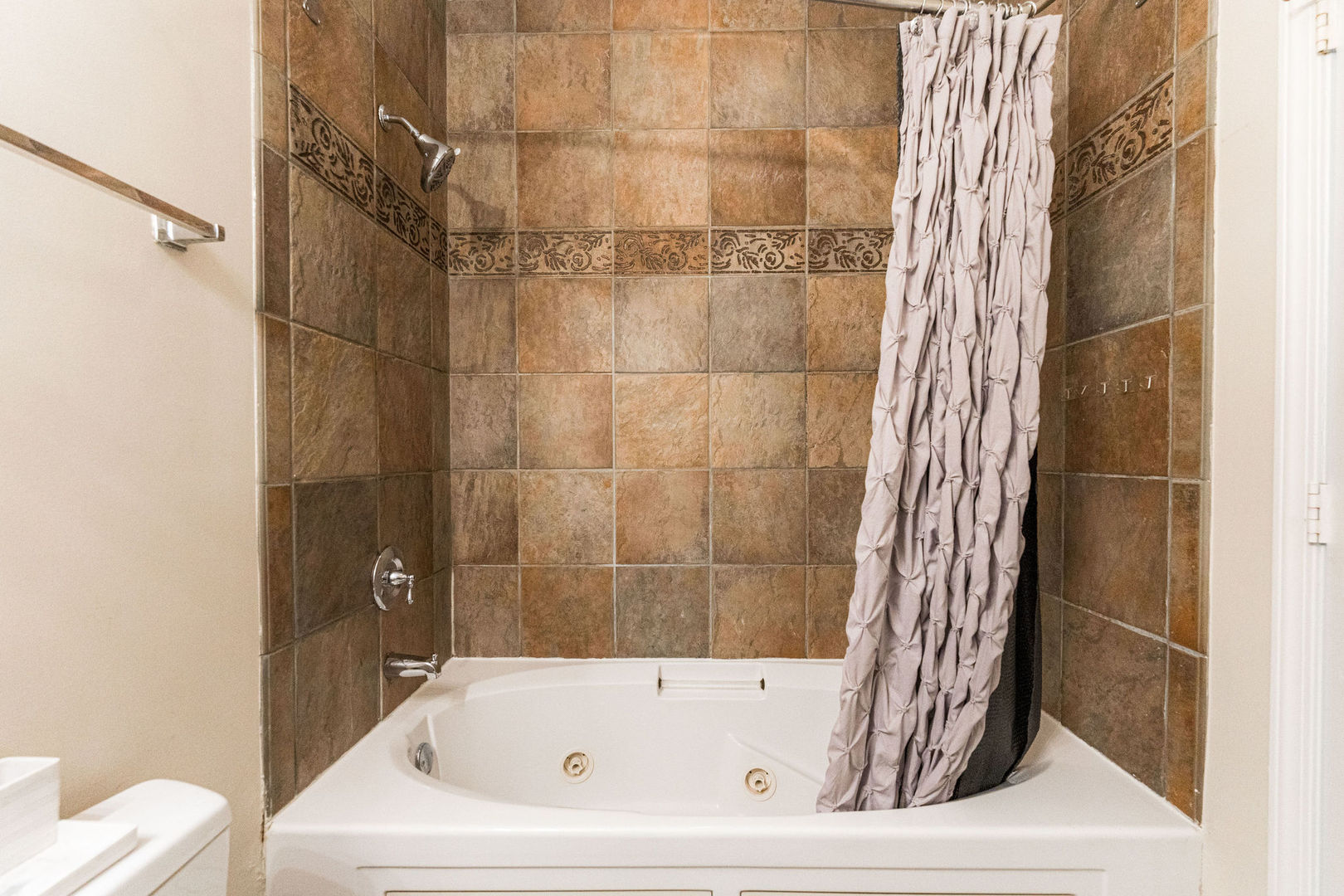 1406 South Halsted Street, Unit 1A Chicago, IL 60607 - Photo 13 of 25 a bathroom with a bathtub and shower