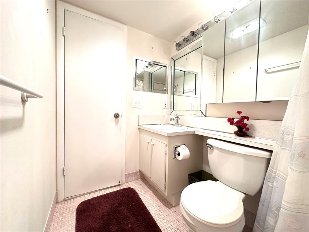 57 Markham C, Unit 57 Deerfield Beach, FL 33442 - Photo 25 of 76 a bathroom with a sink a toilet a mirror and vanity