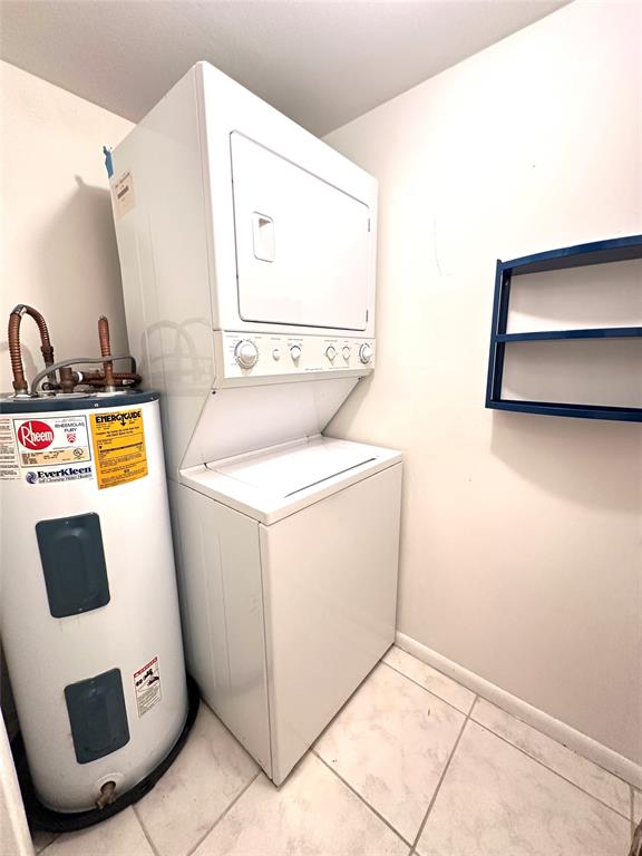 57 Markham C, Unit 57 Deerfield Beach, FL 33442 - Photo 26 of 76 a utility room with dryer and washer