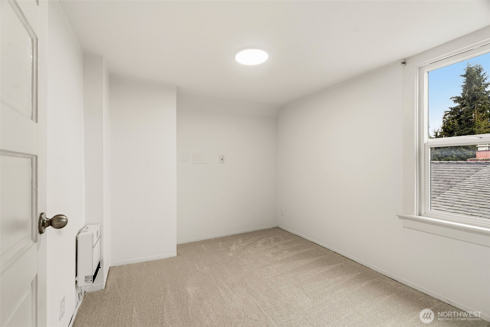 921 North 50th Street Seattle, WA 98103 - Photo 21 of 32 a view of an empty room