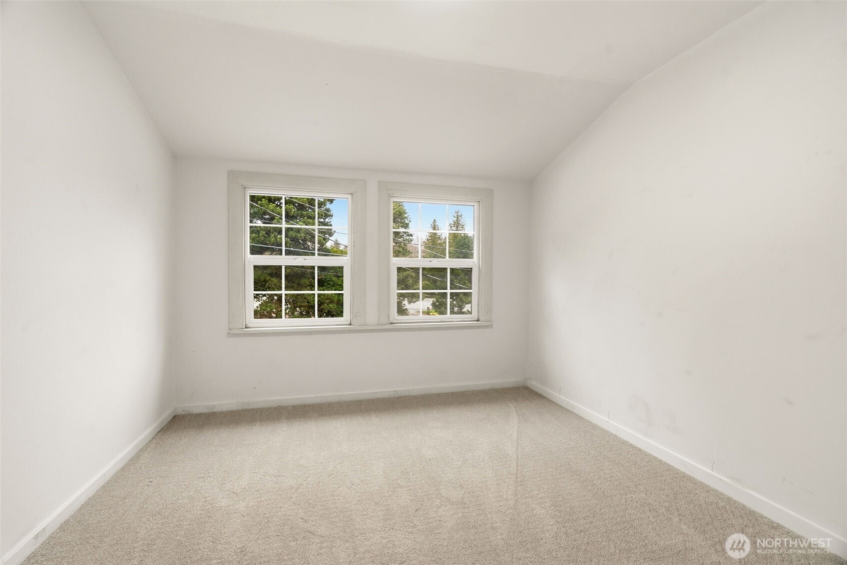 921 North 50th Street Seattle, WA 98103 - Photo 23 of 32 an empty room with a window