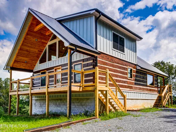 $1,000,000 | 630 Douglas Rdg Drive, Dandridge, TN 37725
