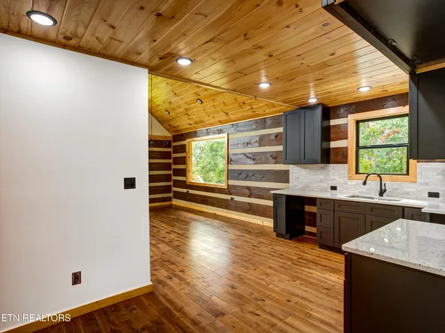 $1,100,000 | 630 Douglas Rdg Drive, Dandridge, TN 37725