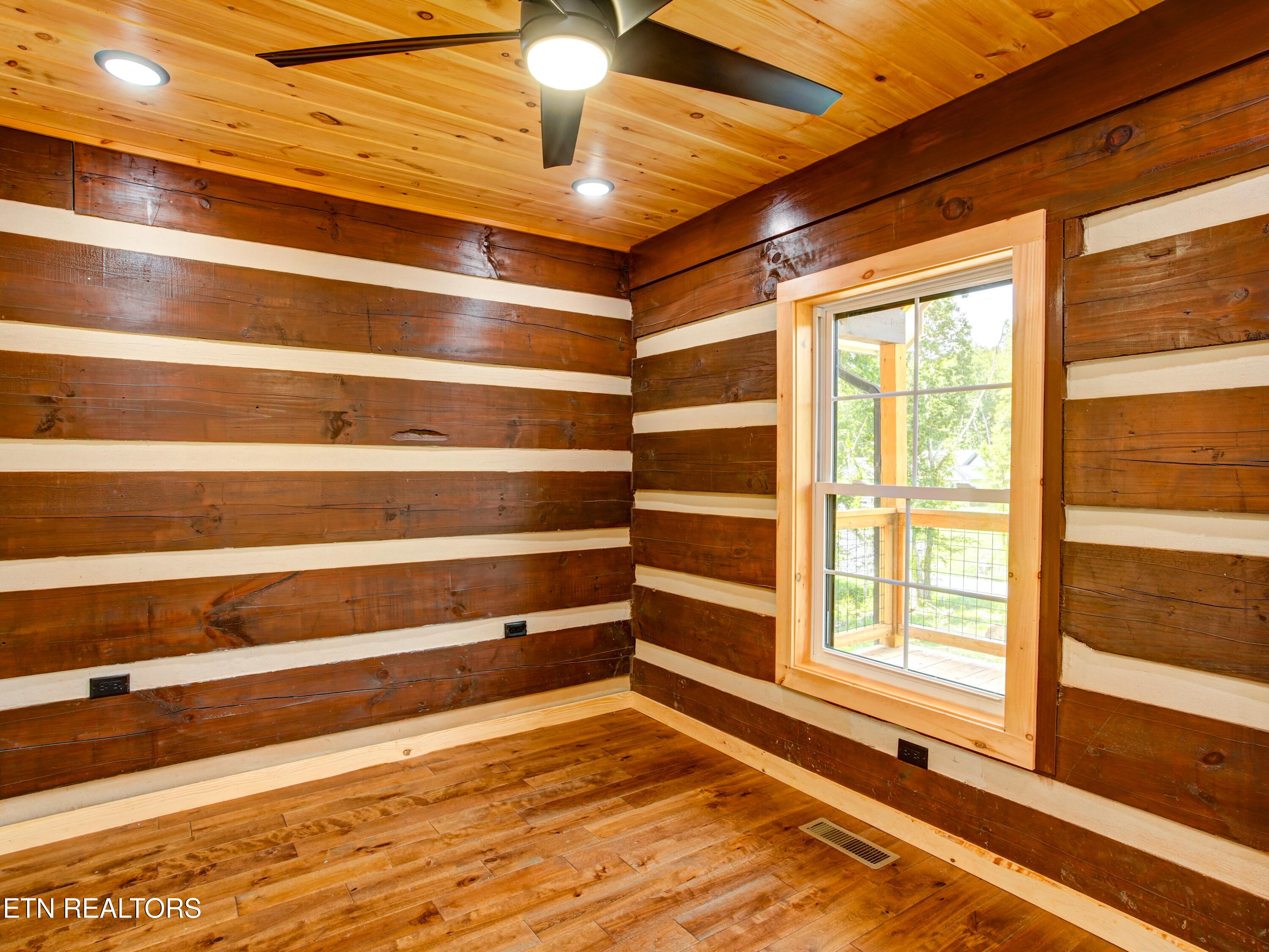 630 Douglas Rdg Drive Dandridge, TN 37725 - Photo 28 of 59 630 Douglas Ridge Drive-04