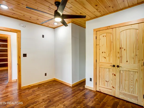 $1,000,000 | 630 Douglas Rdg Drive, Dandridge, TN 37725