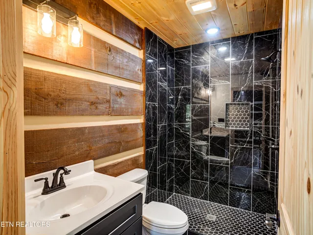 $1,100,000 | 630 Douglas Rdg Drive, Dandridge, TN 37725