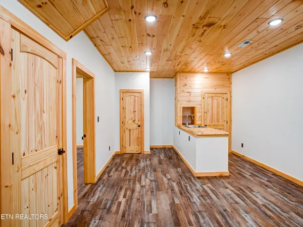 $1,000,000 | 630 Douglas Rdg Drive, Dandridge, TN 37725
