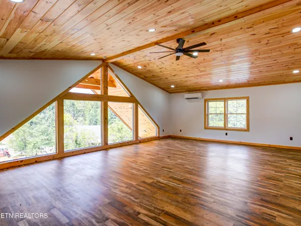$1,000,000 | 630 Douglas Rdg Drive, Dandridge, TN 37725