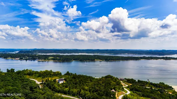 $1,000,000 | 630 Douglas Rdg Drive, Dandridge, TN 37725