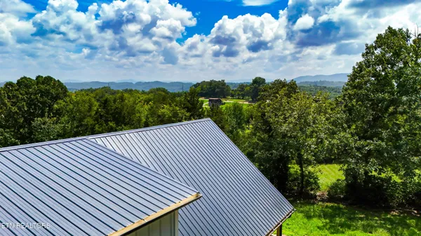 $1,000,000 | 630 Douglas Rdg Drive, Dandridge, TN 37725