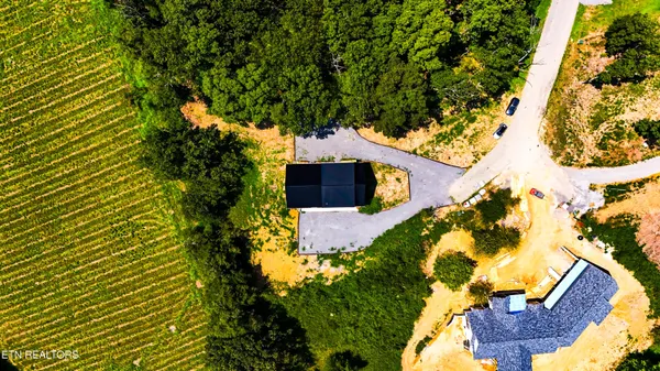 $1,000,000 | 630 Douglas Rdg Drive, Dandridge, TN 37725