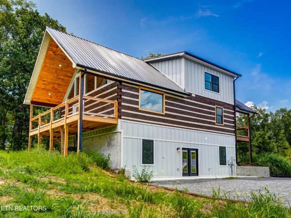 $1,000,000 | 630 Douglas Rdg Drive, Dandridge, TN 37725