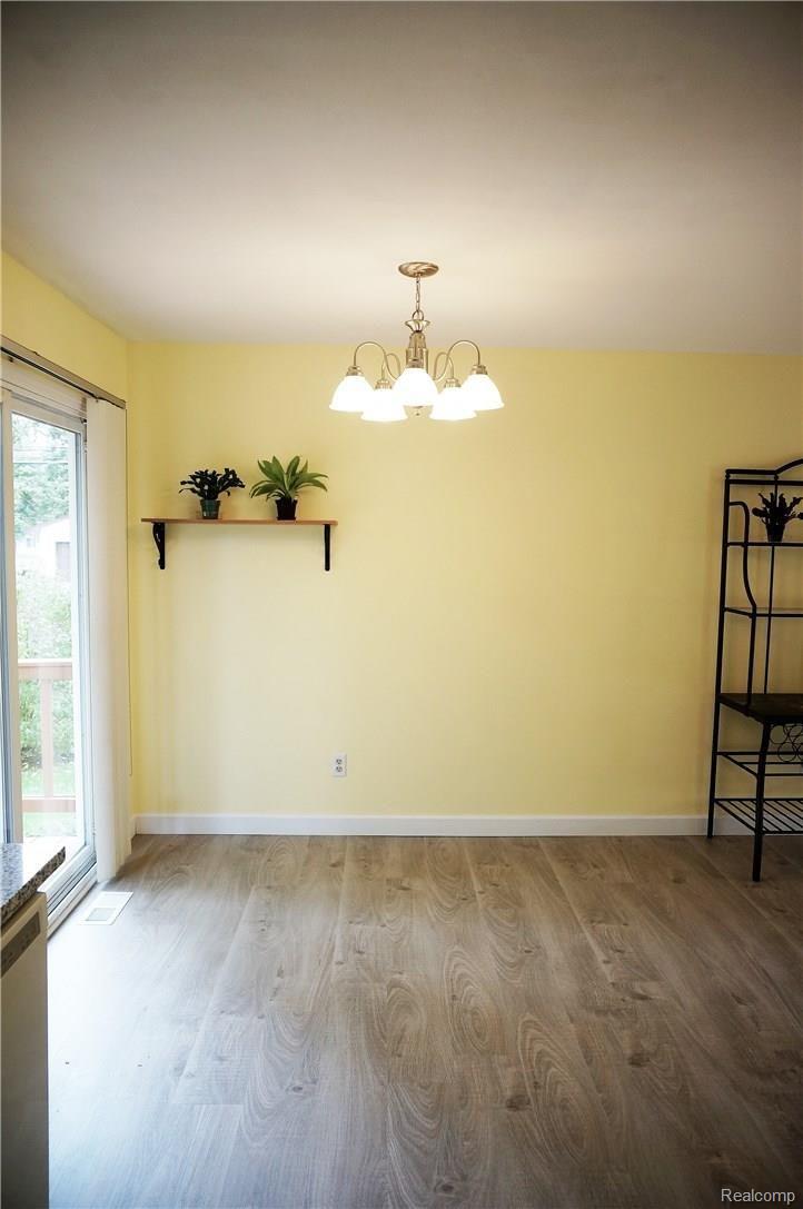 1961 Ruby Avenue Rochester, MI 48309 - Photo 9 of 25 Dining.jpg