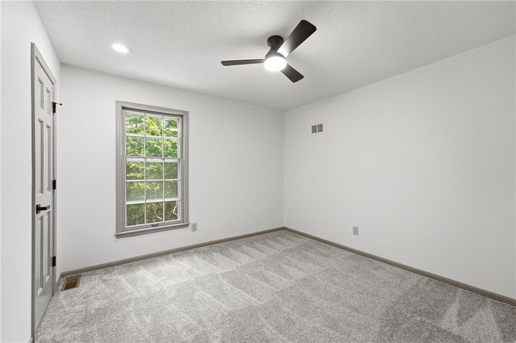 8009 Hallet Street Lenexa, KS 66215 - Photo 29 of 57