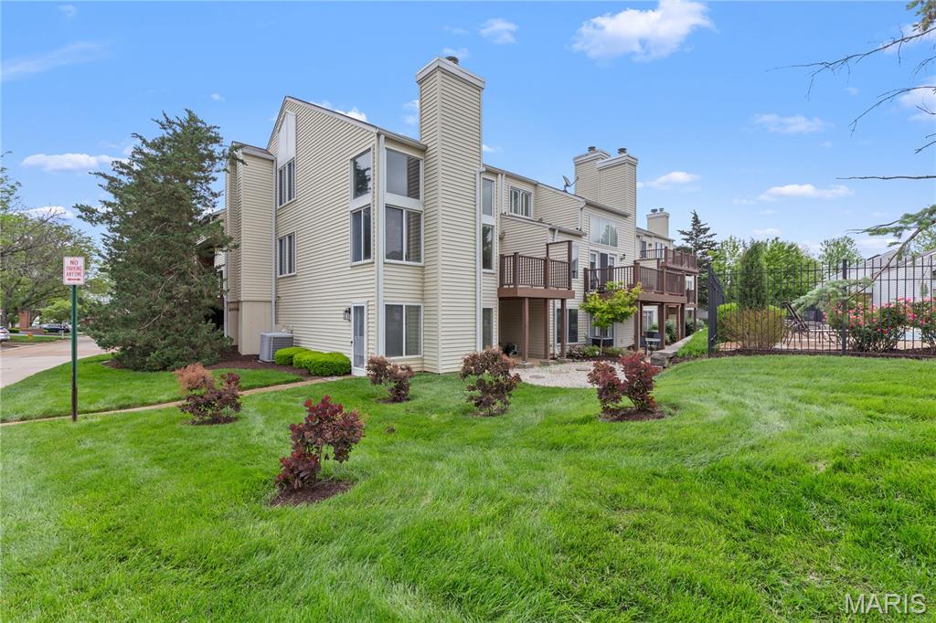 1700 Highview Cir Court Ballwin, MO 63021 - Photo 2 of 38