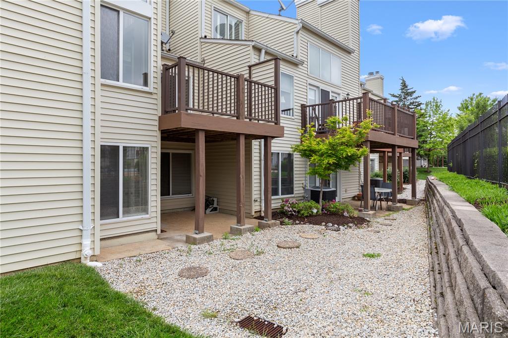 1700 Highview Cir Court Ballwin, MO 63021 - Photo 3 of 38