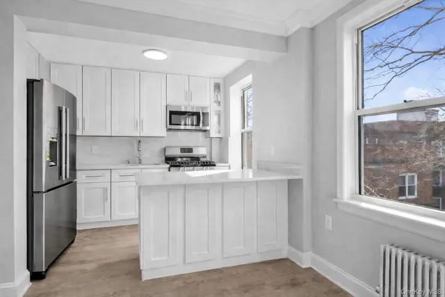 $319,988 | 141-37 Union Turnpike, Unit 2O | Kew Gardens Hills