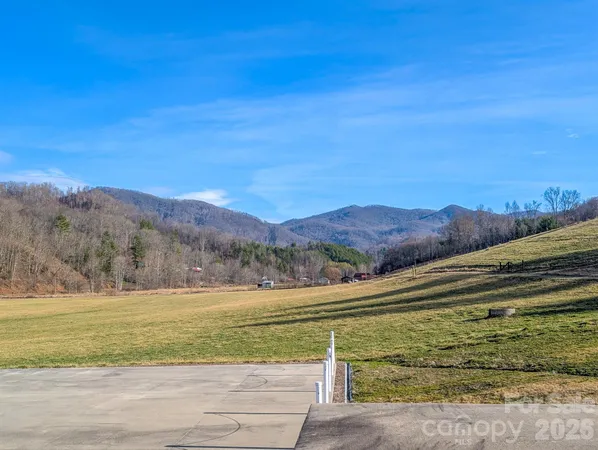 $799,000 | 124 Shootout Lane, Burnsville, NC 28714