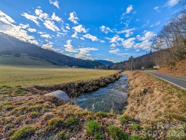 $799,000 | 124 Shootout Lane, Burnsville, NC 28714