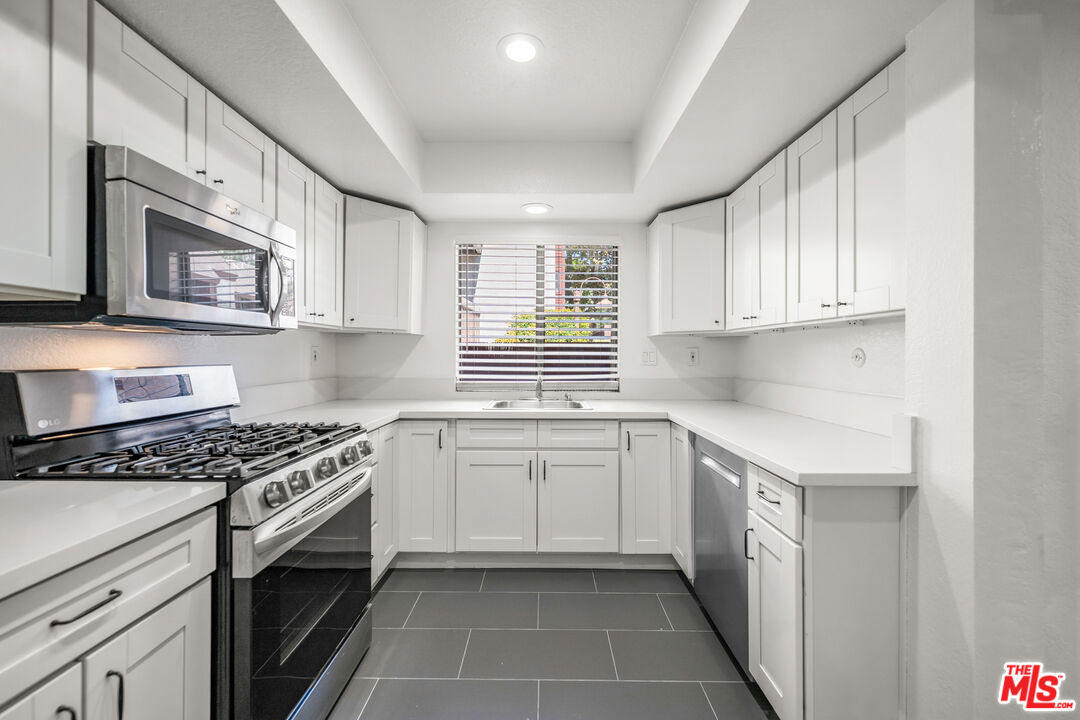 230 Bethany Road, Unit 120 Burbank, CA 91504 - Photo 7 of 34 Gallery Image 7